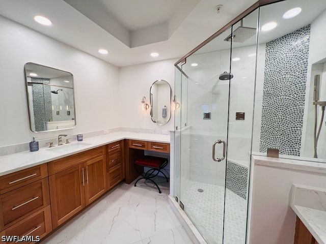425 Cove Tower DR 902, Naples, FL 34110