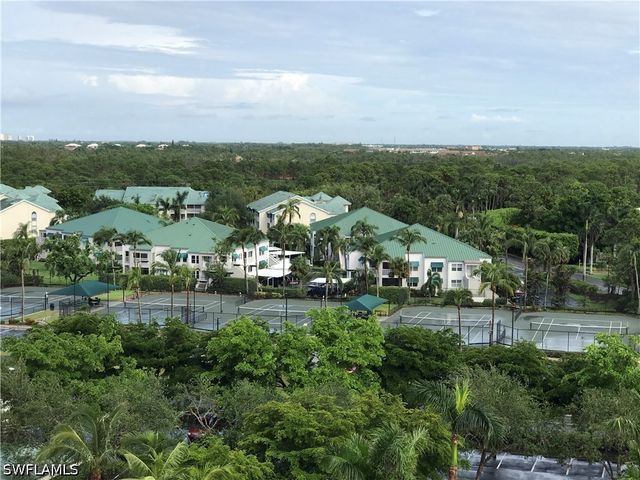 425 Cove Tower DR 902, Naples, FL 34110