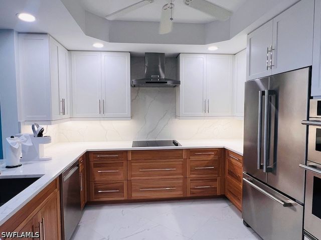 425 Cove Tower DR 902, Naples, FL 34110