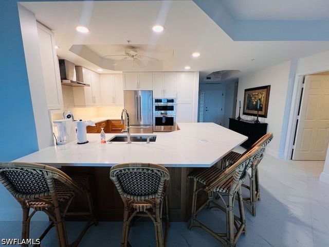 425 Cove Tower DR 902, Naples, FL 34110