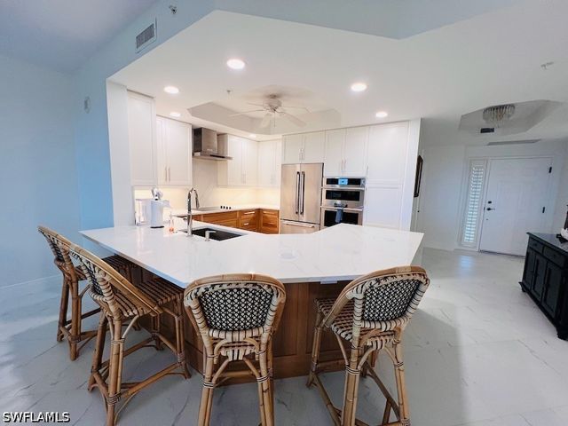 425 Cove Tower DR 902, Naples, FL 34110
