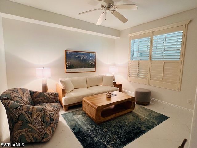 425 Cove Tower DR 902, Naples, FL 34110