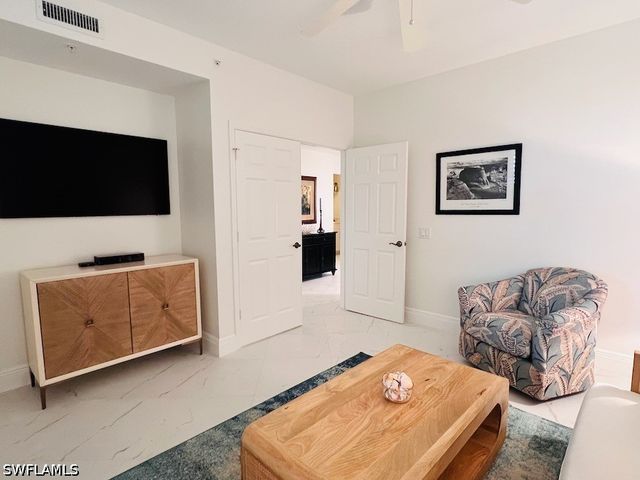 425 Cove Tower DR 902, Naples, FL 34110