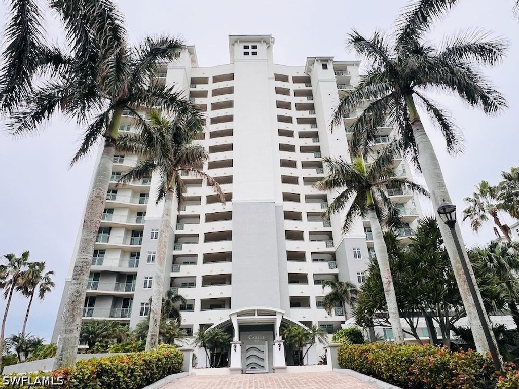 425 Cove Tower DR 902, Naples, FL 34110