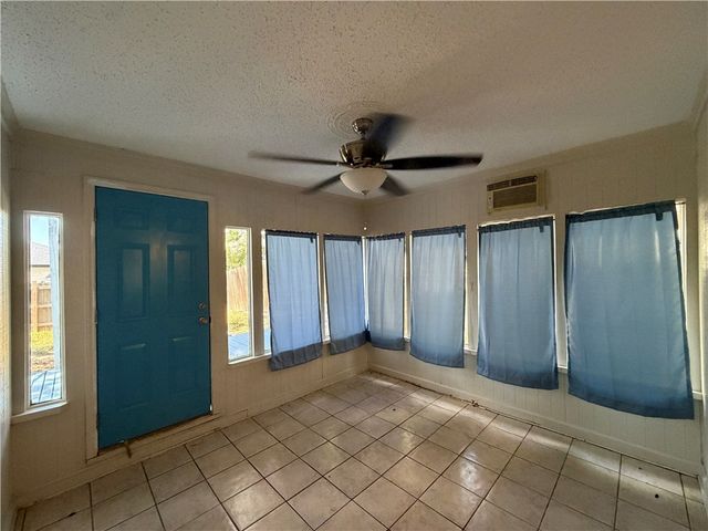 2825 Vancouver Dr, Corpus Christi, TX 78414