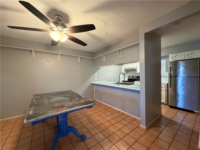 2825 Vancouver Dr, Corpus Christi, TX 78414
