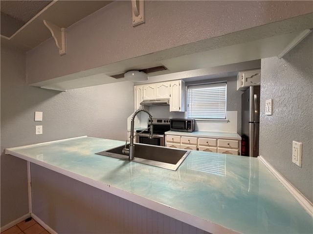 2825 Vancouver Dr, Corpus Christi, TX 78414