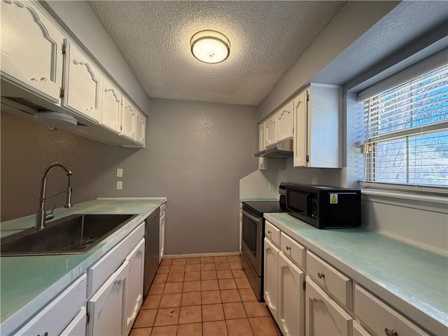2825 Vancouver Dr, Corpus Christi, TX 78414