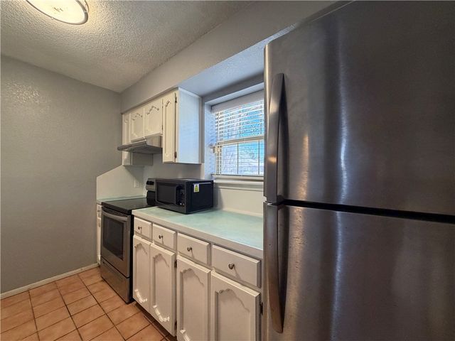 2825 Vancouver Dr, Corpus Christi, TX 78414