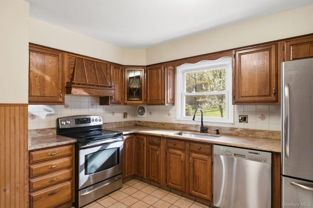 140 Chestnut Ridge Road, Mahopac, NY 10541