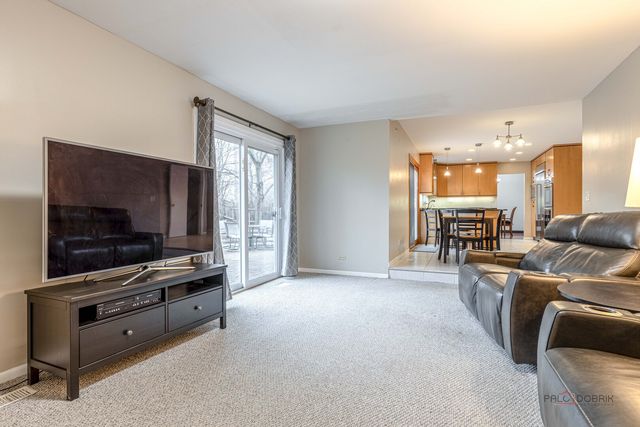 240 Osage Terrace, Buffalo Grove, IL 60089