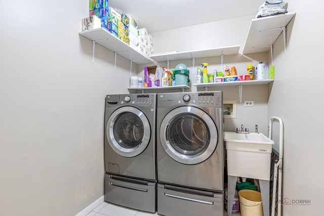 240 Osage Terrace, Buffalo Grove, IL 60089