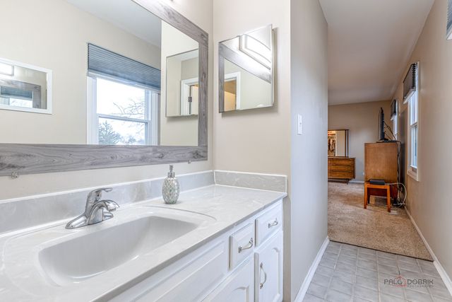 240 Osage Terrace, Buffalo Grove, IL 60089