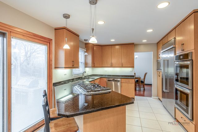 240 Osage Terrace, Buffalo Grove, IL 60089