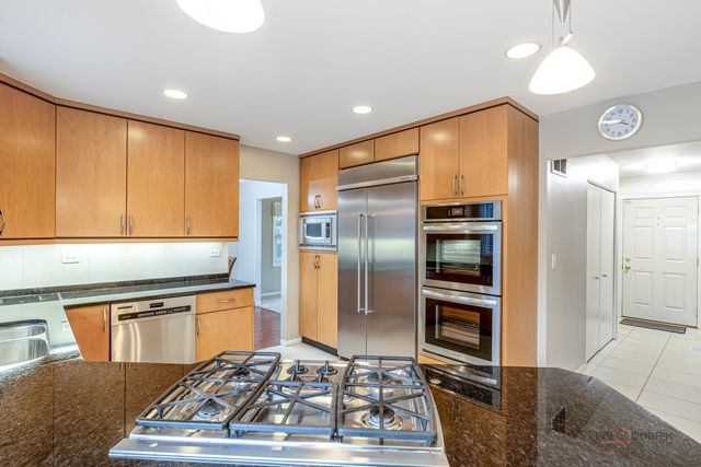 240 Osage Terrace, Buffalo Grove, IL 60089