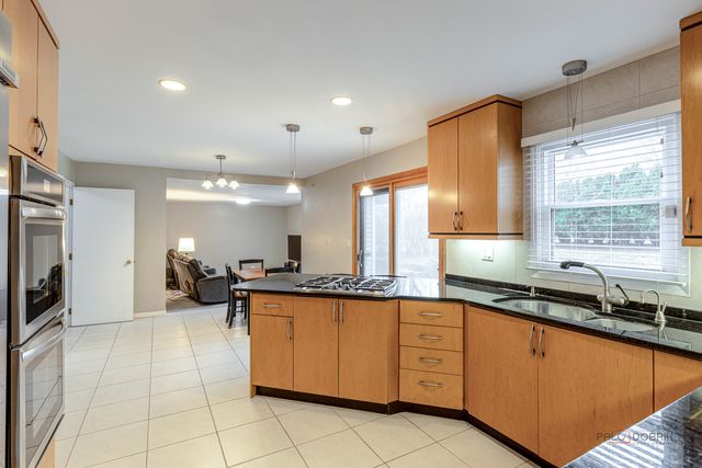 240 Osage Terrace, Buffalo Grove, IL 60089