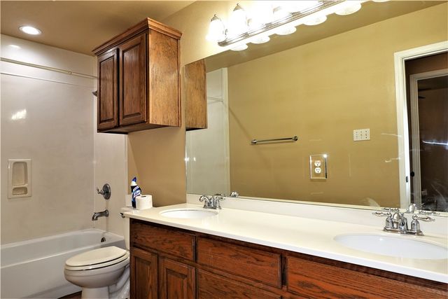 311 Nicklaus Dr, Portland, TX 78374