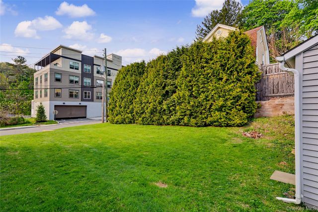 17 Grant Street, Pleasantville, NY 10570