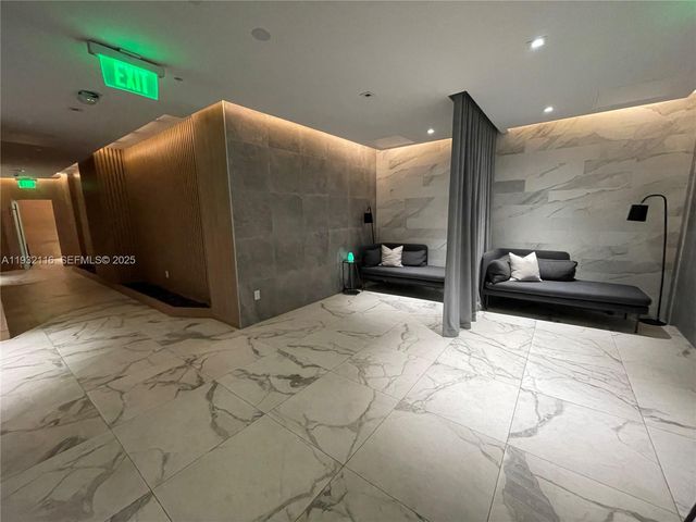 90 SW 3rd St 1205, Miami, FL 33130