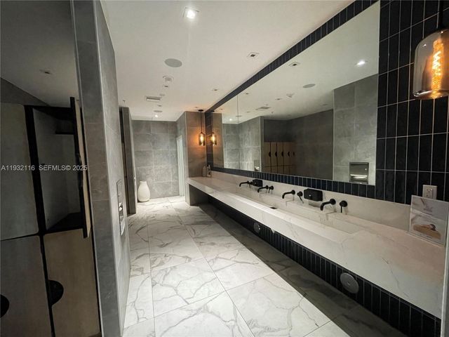 90 SW 3rd St 1205, Miami, FL 33130