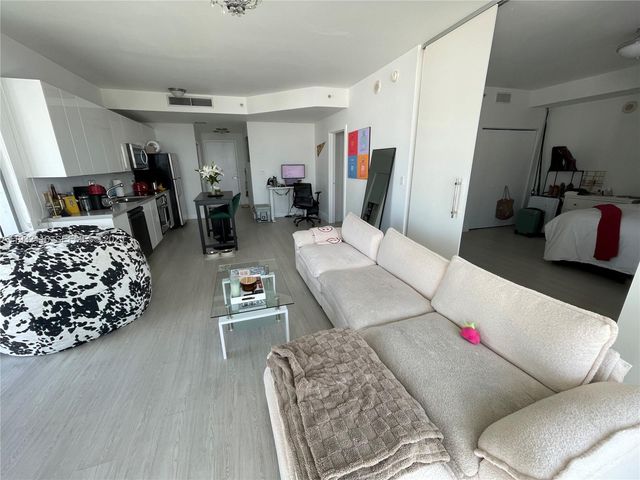 90 SW 3rd St 1205, Miami, FL 33130