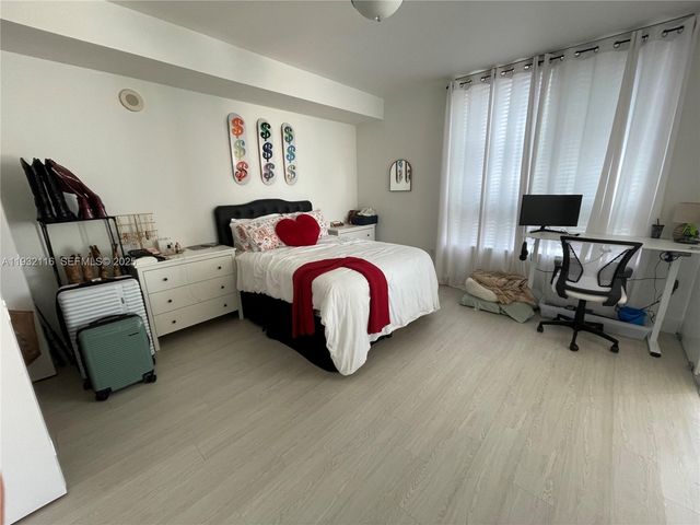 90 SW 3rd St 1205, Miami, FL 33130