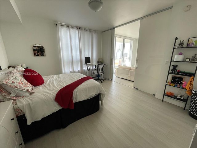 90 SW 3rd St 1205, Miami, FL 33130