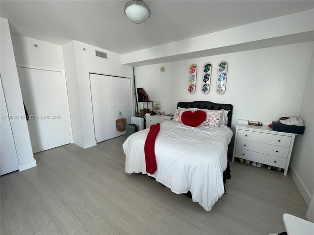 90 SW 3rd St 1205, Miami, FL 33130