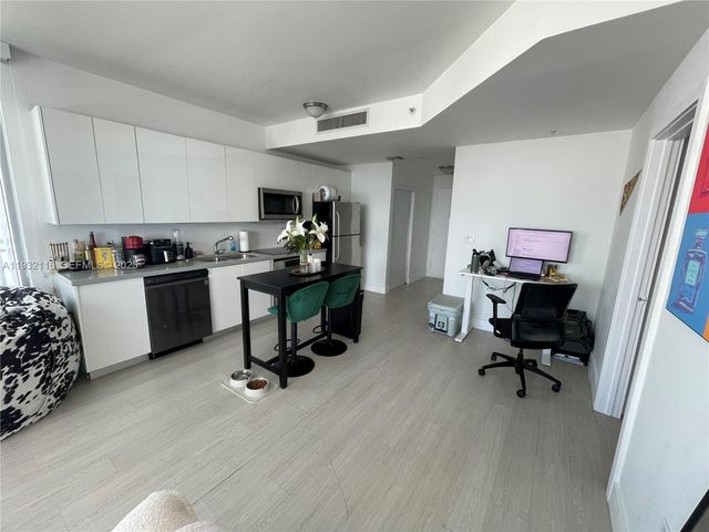 90 SW 3rd St 1205, Miami, FL 33130