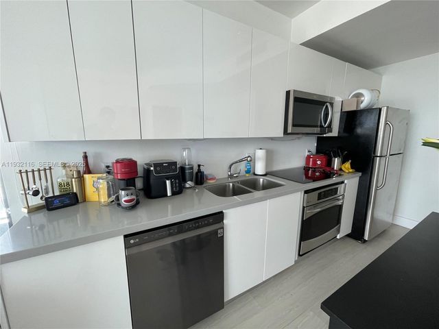 90 SW 3rd St 1205, Miami, FL 33130