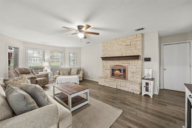 116 Willow Lake Lane, Crandall, TX 75114