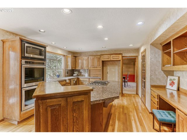 12160 Sw WILDWOOD St, Tigard, OR 97224