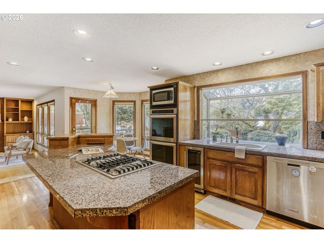 12160 Sw WILDWOOD St, Tigard, OR 97224