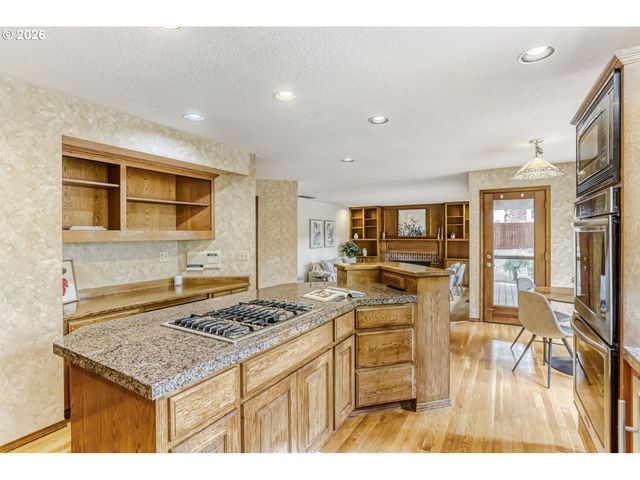 12160 Sw WILDWOOD St, Tigard, OR 97224