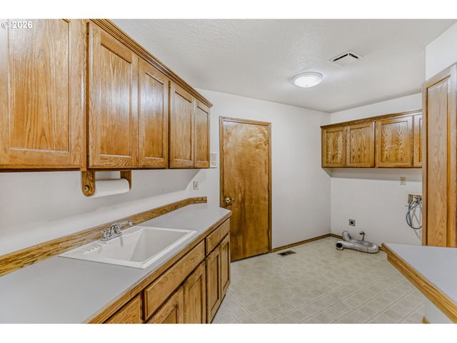 12160 Sw WILDWOOD St, Tigard, OR 97224