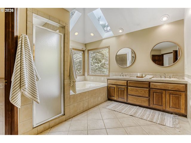 12160 Sw WILDWOOD St, Tigard, OR 97224