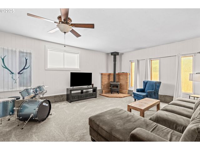 1490 CAROBELLE Ct, Cottage Grove, OR 97424