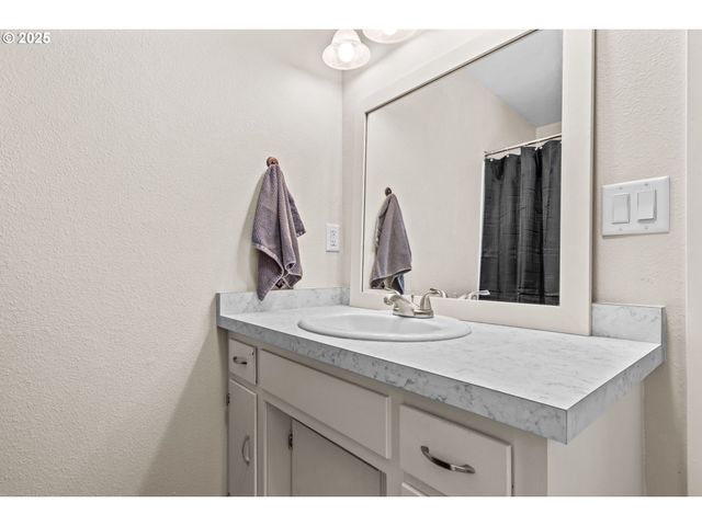 1490 CAROBELLE Ct, Cottage Grove, OR 97424