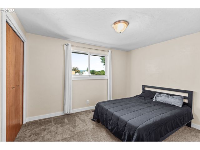 1490 CAROBELLE Ct, Cottage Grove, OR 97424