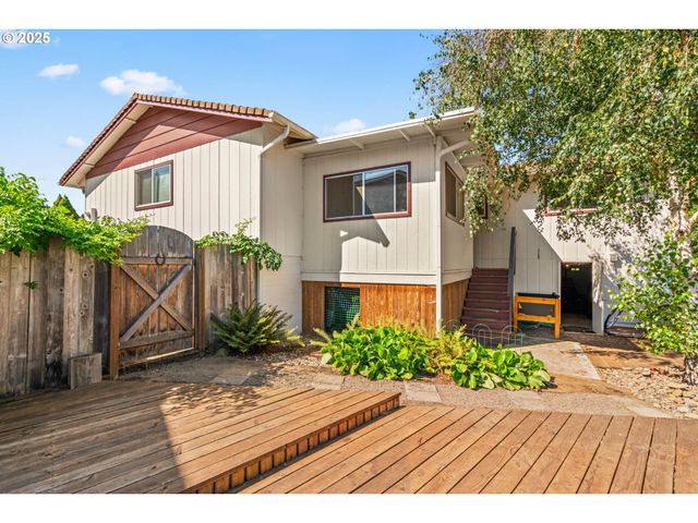 1490 CAROBELLE Ct, Cottage Grove, OR 97424