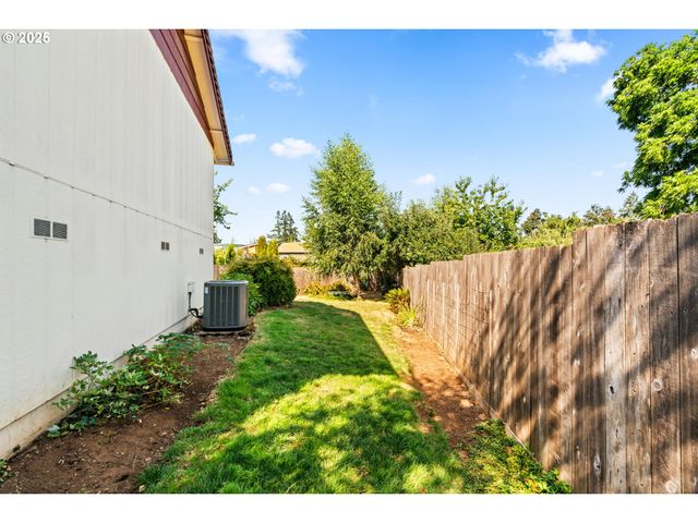 1490 CAROBELLE Ct, Cottage Grove, OR 97424