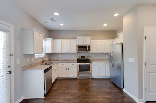 204 Bell Forge Ct, White Bluff, TN 37187