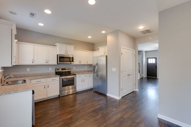 204 Bell Forge Ct, White Bluff, TN 37187