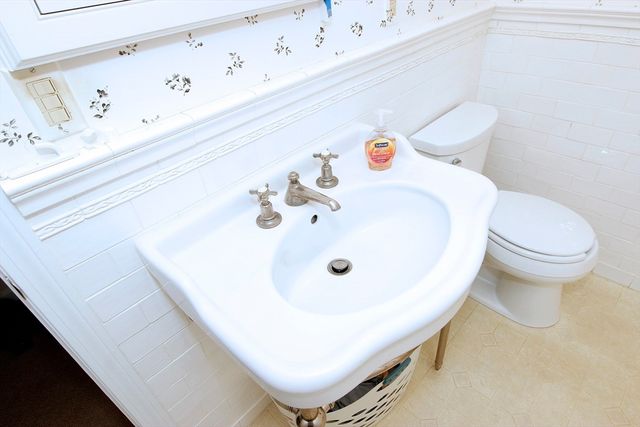 18 West Road 303, Orleans, MA 02653