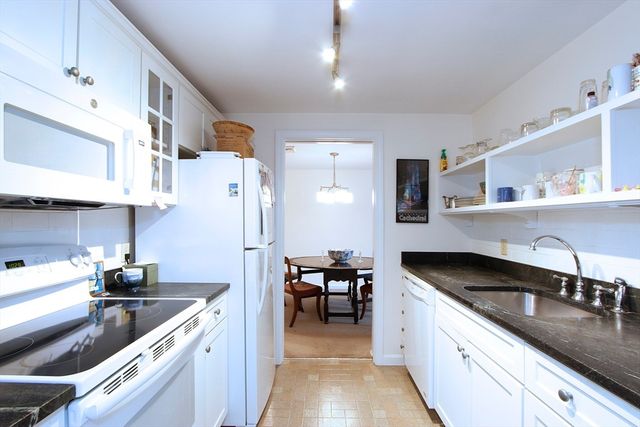 18 West Road 303, Orleans, MA 02653