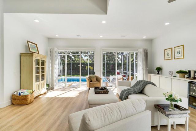 387 Kelsey Park Drive, Palm Beach Gardens, FL 33410