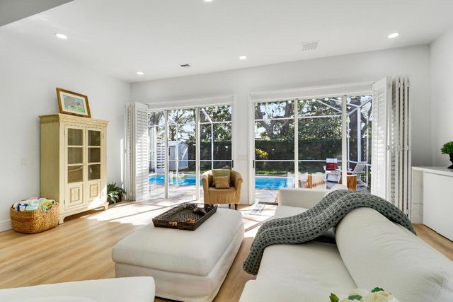 387 Kelsey Park Drive, Palm Beach Gardens, FL 33410