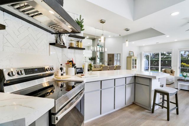 387 Kelsey Park Drive, Palm Beach Gardens, FL 33410