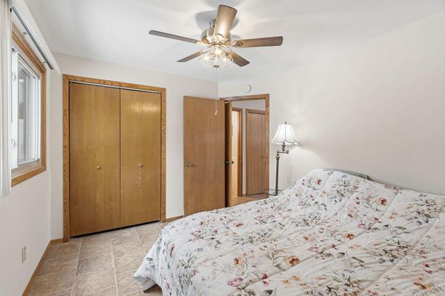 9345 Washburn Avenue N, Brooklyn Park, MN 55444