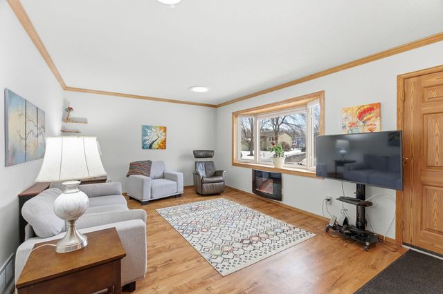 9345 Washburn Avenue N, Brooklyn Park, MN 55444